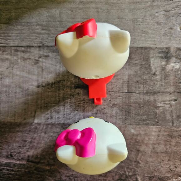 Lot 2 Sanrio 2015 Hello Kitty McDonald's Happy Meal Toy Sticker Stamp Embossing - Picture 3 of 5